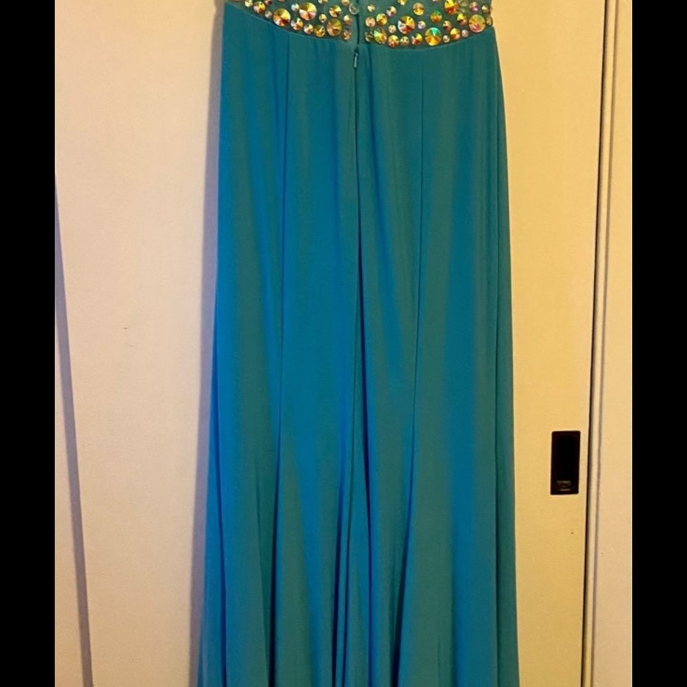 Dress - Picture 5 of 10